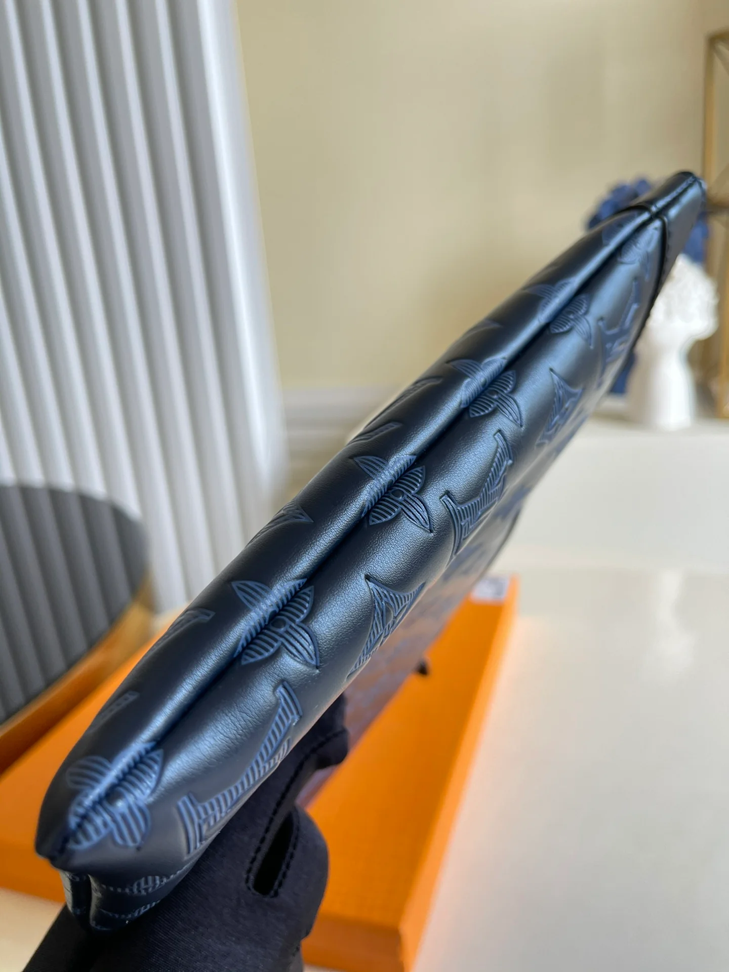 lv-m80425-discovery-pochette-large clutch bag