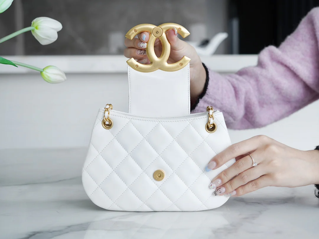 Chanel - Новая большая сумка-мессенджер Double C - Белая