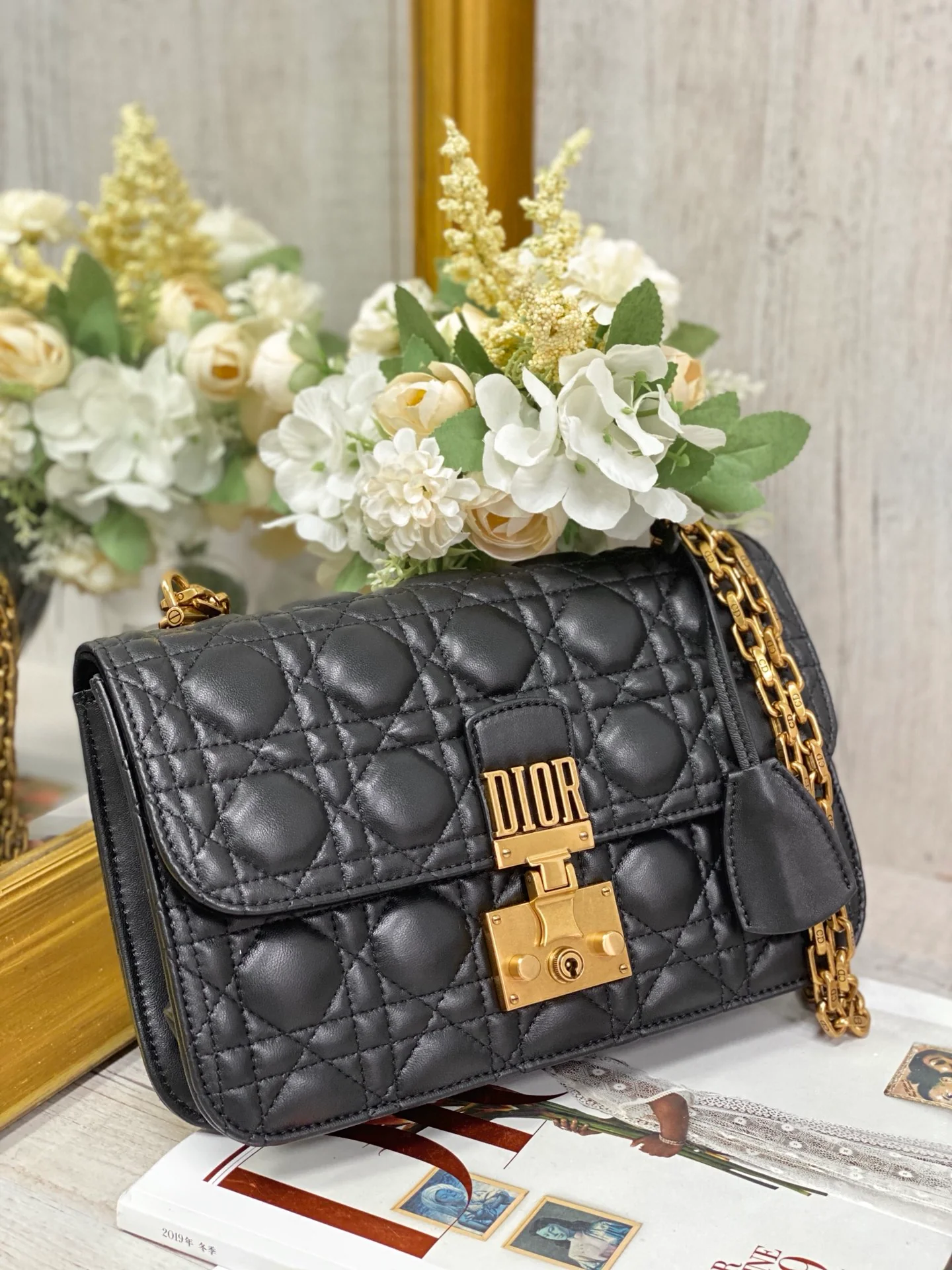 Сумка Dior WOC Chain Bag из овечьей кожи - черная