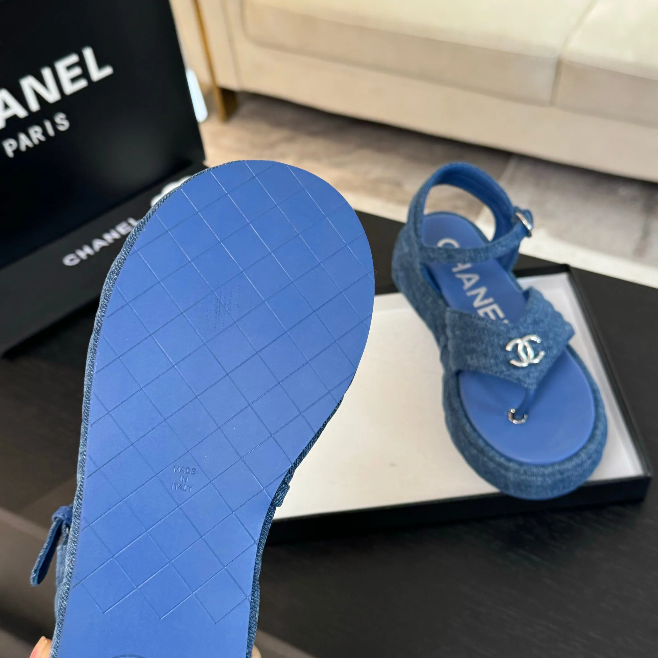 Повседневные сандалии Chanel 2024 - синие