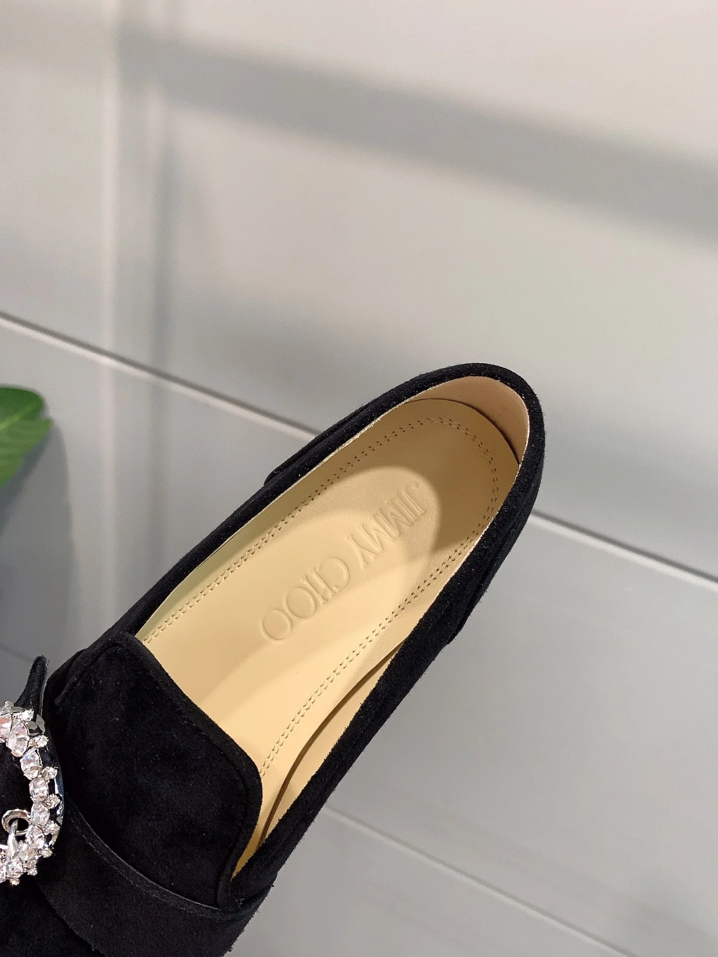 Лоферы Jimmy с пряжкой и стразами