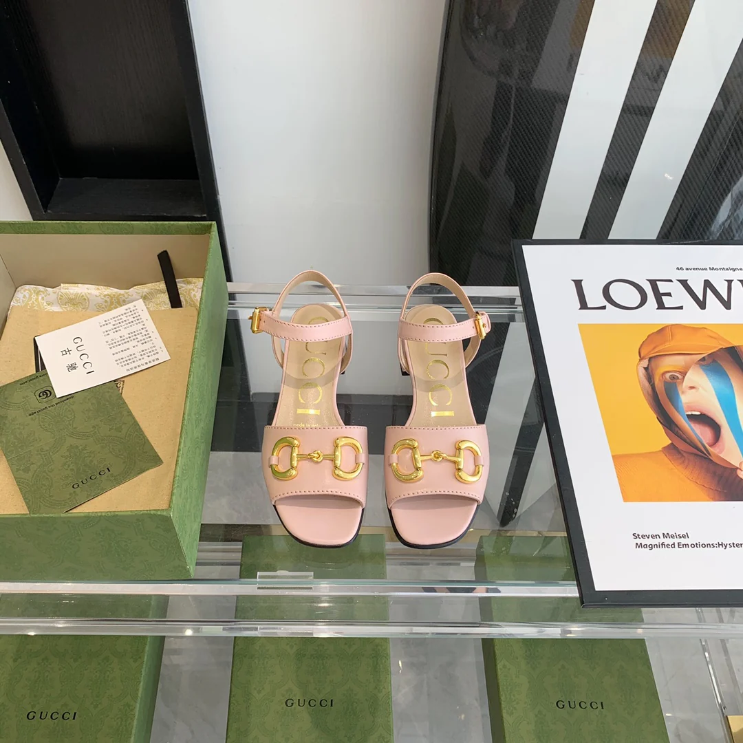 Босоножки Gucci на низком каблуке - 1