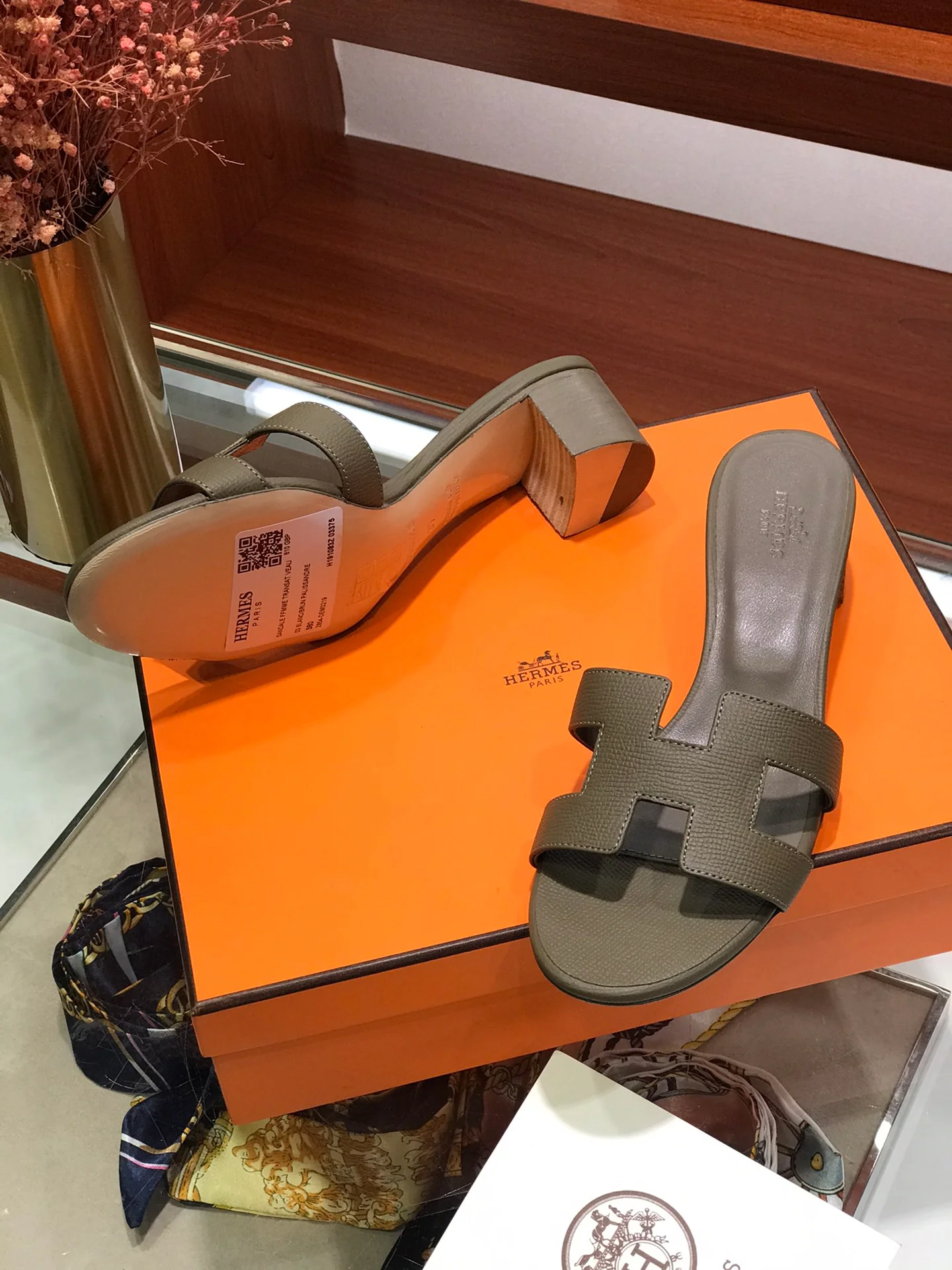 Тапочки Hermes-h на среднем каблуке