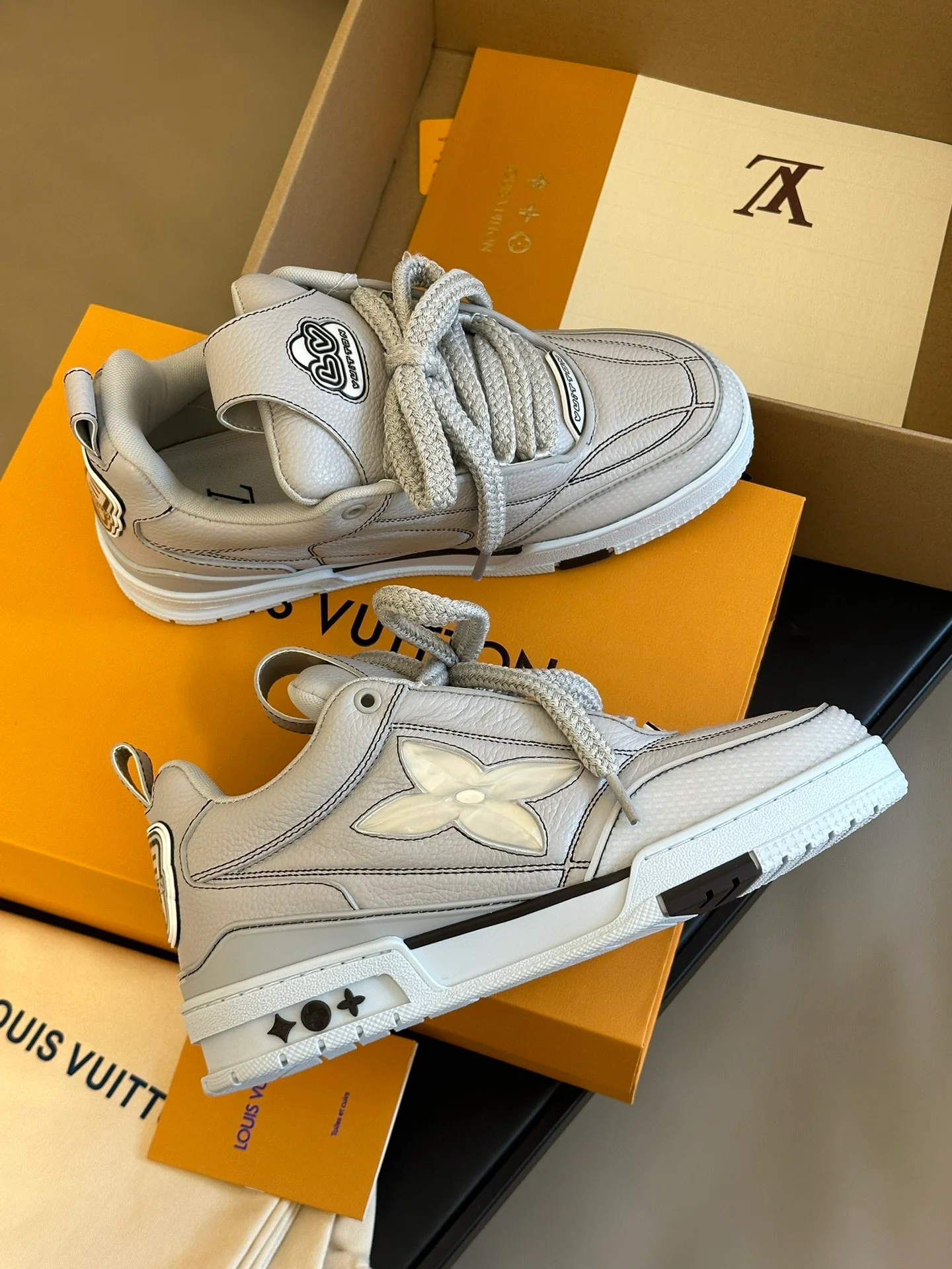 Новинка LV 2023 - Кроссовки - Серебристо-серые