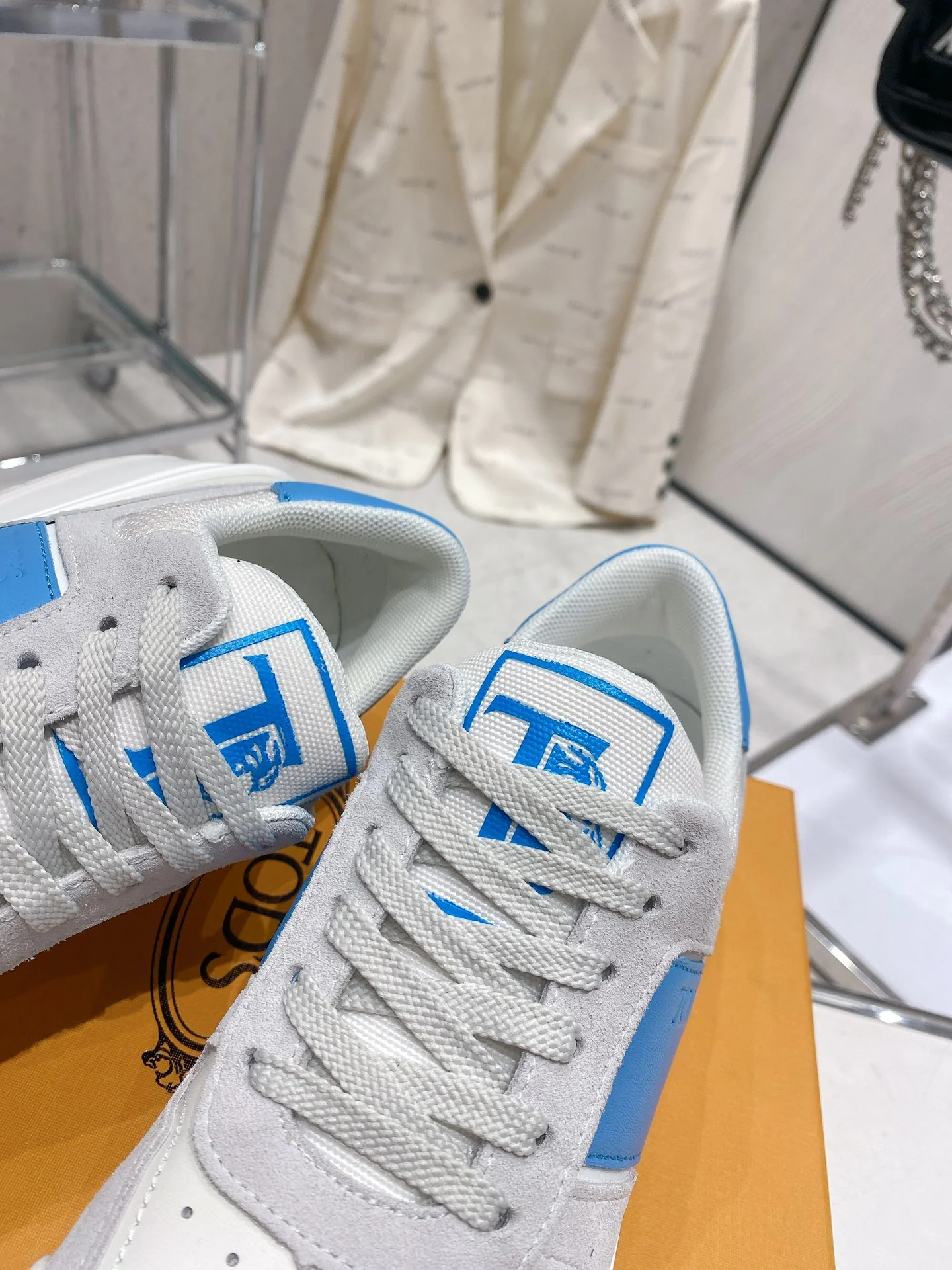 Весенняя коллекция Tods 2023 — Повседневная обувь — Парная модель — Синяя отделка