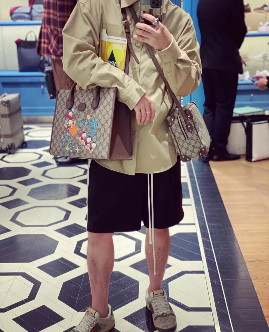 Маленькая сумка для покупок Gucci с изображением Дональда Дака