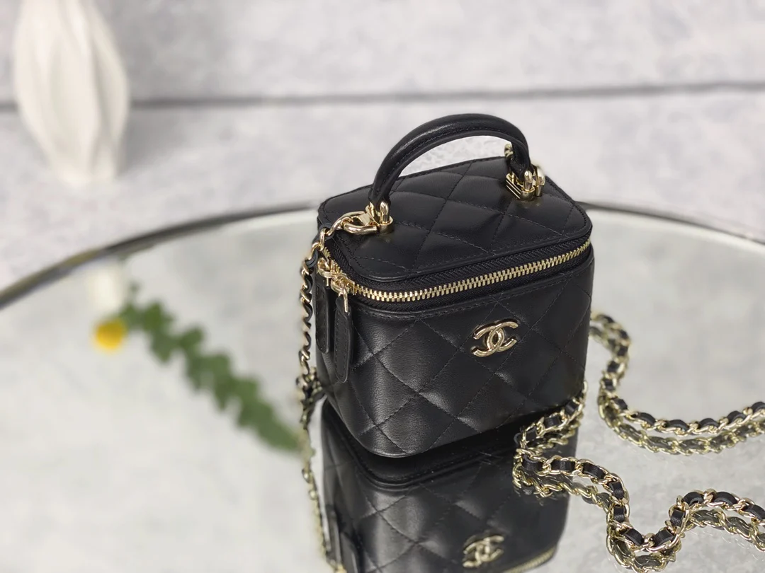 Футляр для помады Chanel 2022 года — маленькая коробочка — черный