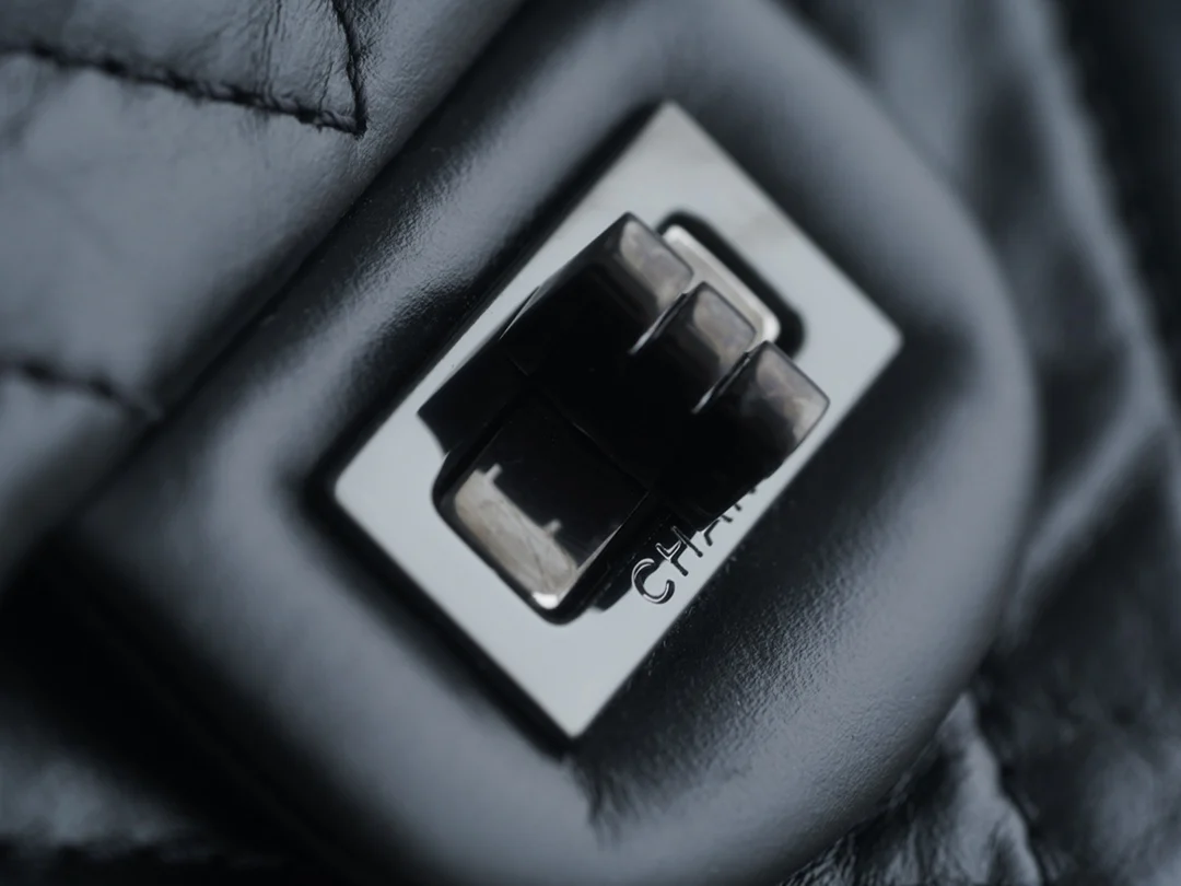 Chanel 2-55 - Черная застежка с V-образным узором - Кожа теленка, длина 28 см