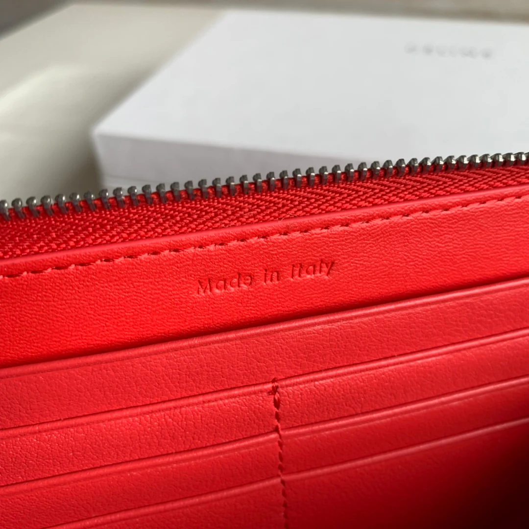 Длинный кошелек Celine на молнии — с узором ?личи? — ярко-красный