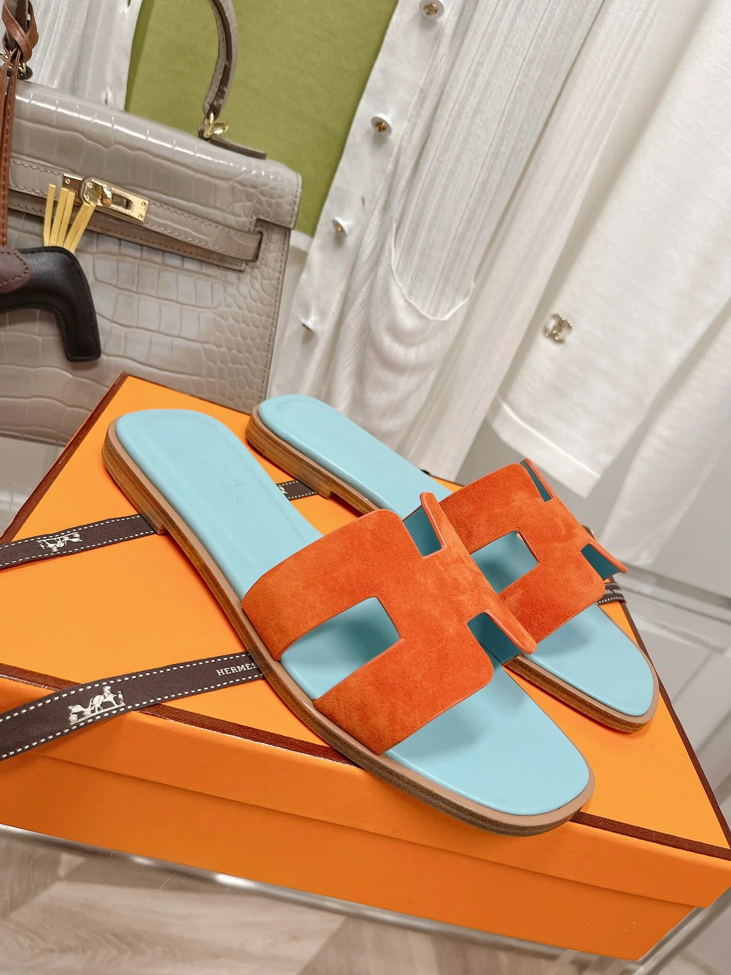 Новинка 2022 года от Hermes - Итальянские тапочки из оленьих рогов - Оранжево-синие