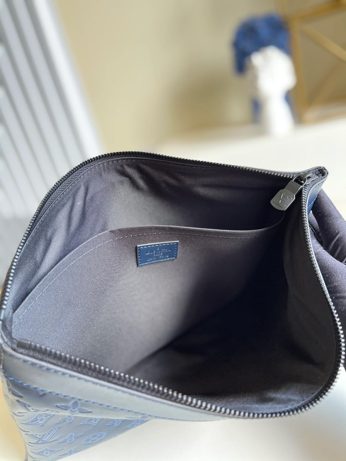 lv-m80425-discovery-pochette-large clutch bag