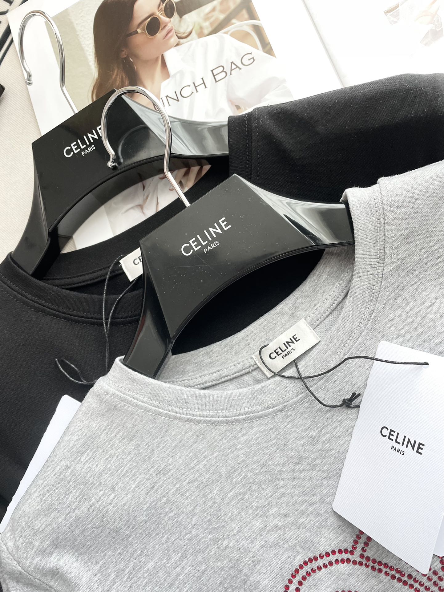 Футболка Celine 2403 с коротким рукавом и стразами - черная