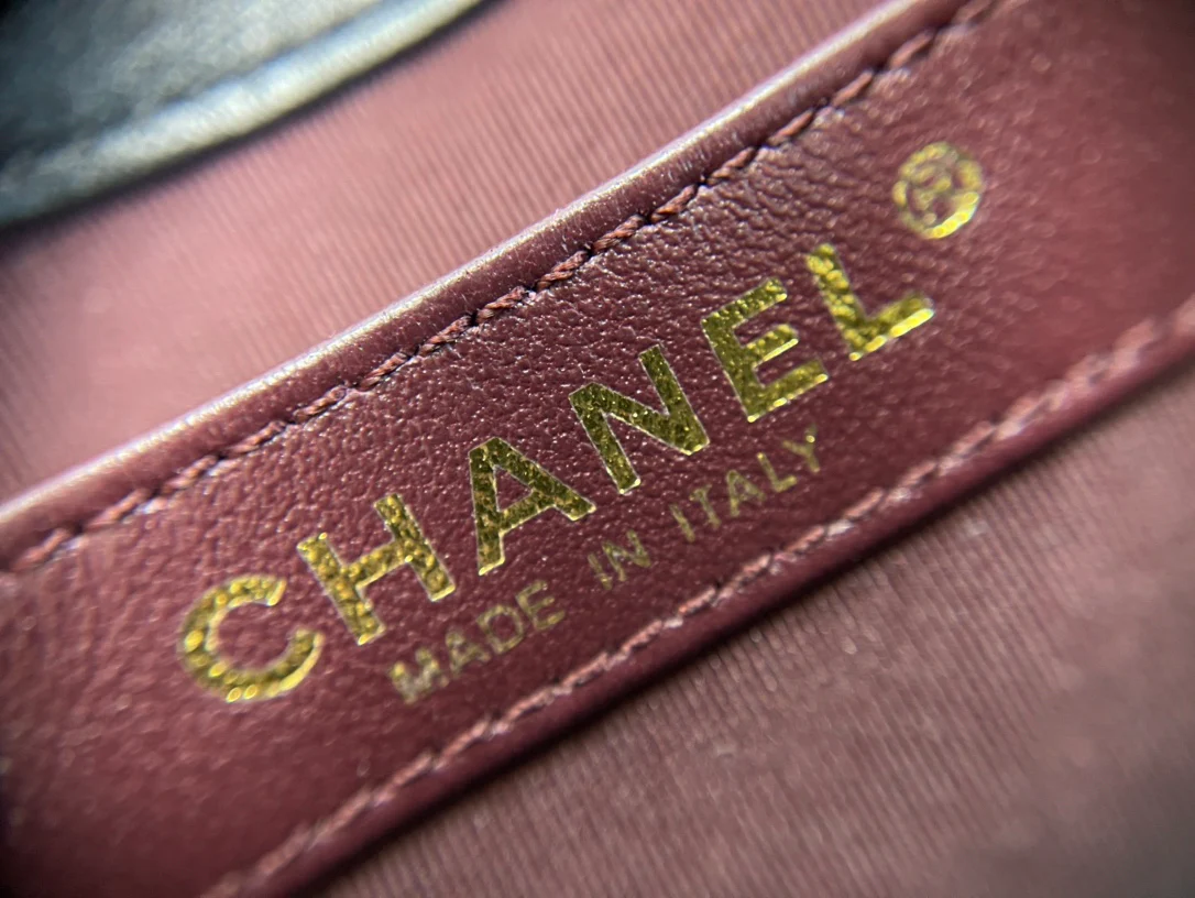 Маленькая сумка-ведро Chanel из овечьей кожи с завязками