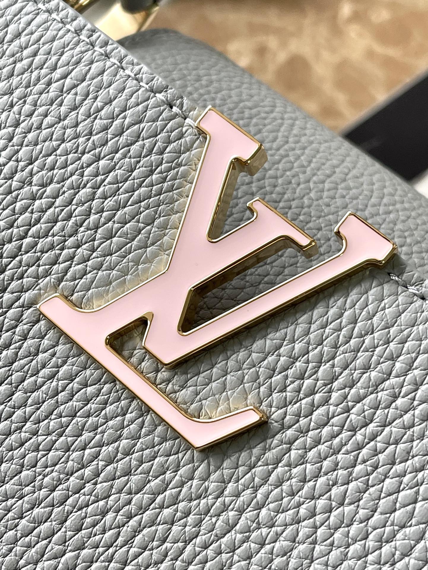 m23280-LV-capucines-medium-handbag/crossbody bag-grey