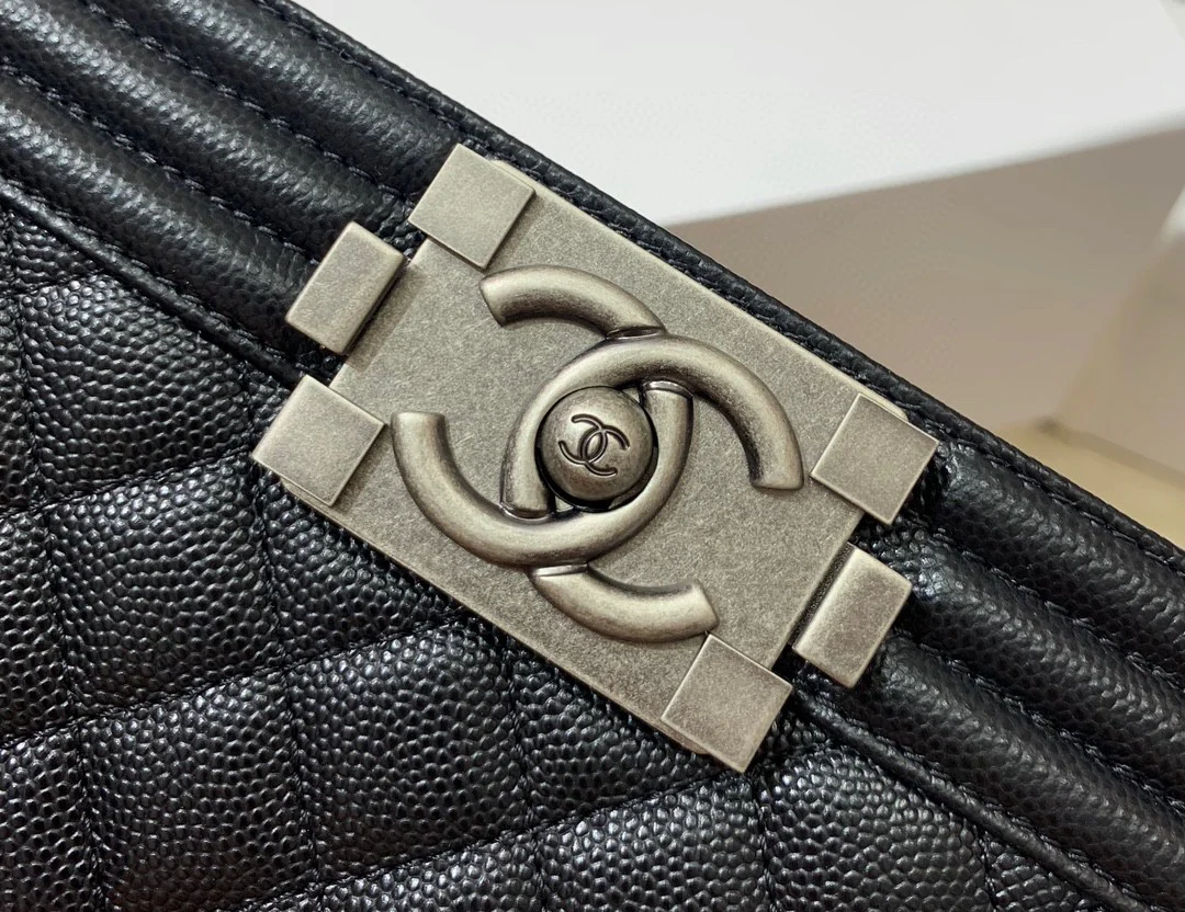 Chanel Boy 25 см 39