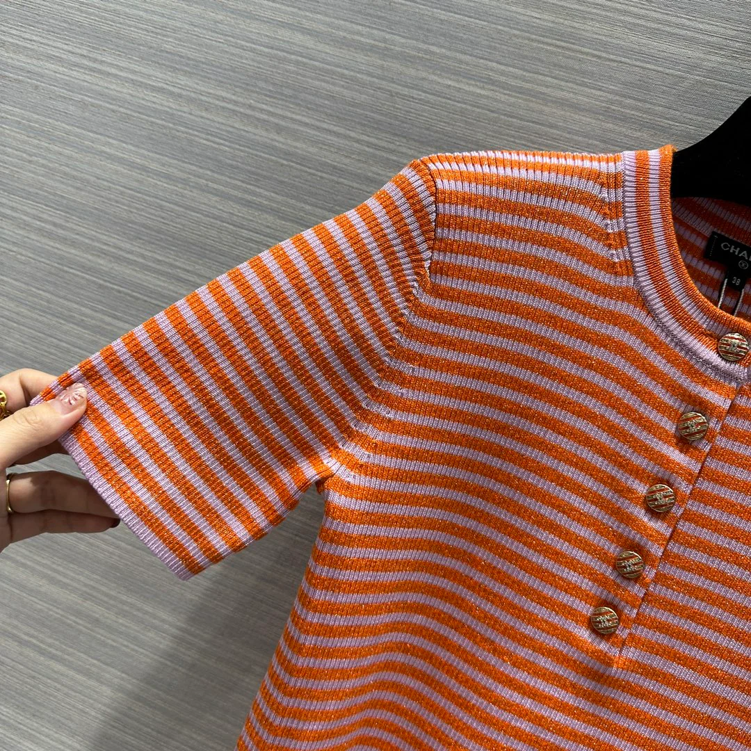 Chanel 2403 - Вязаный топ в лососевую полоску с золотой нитью