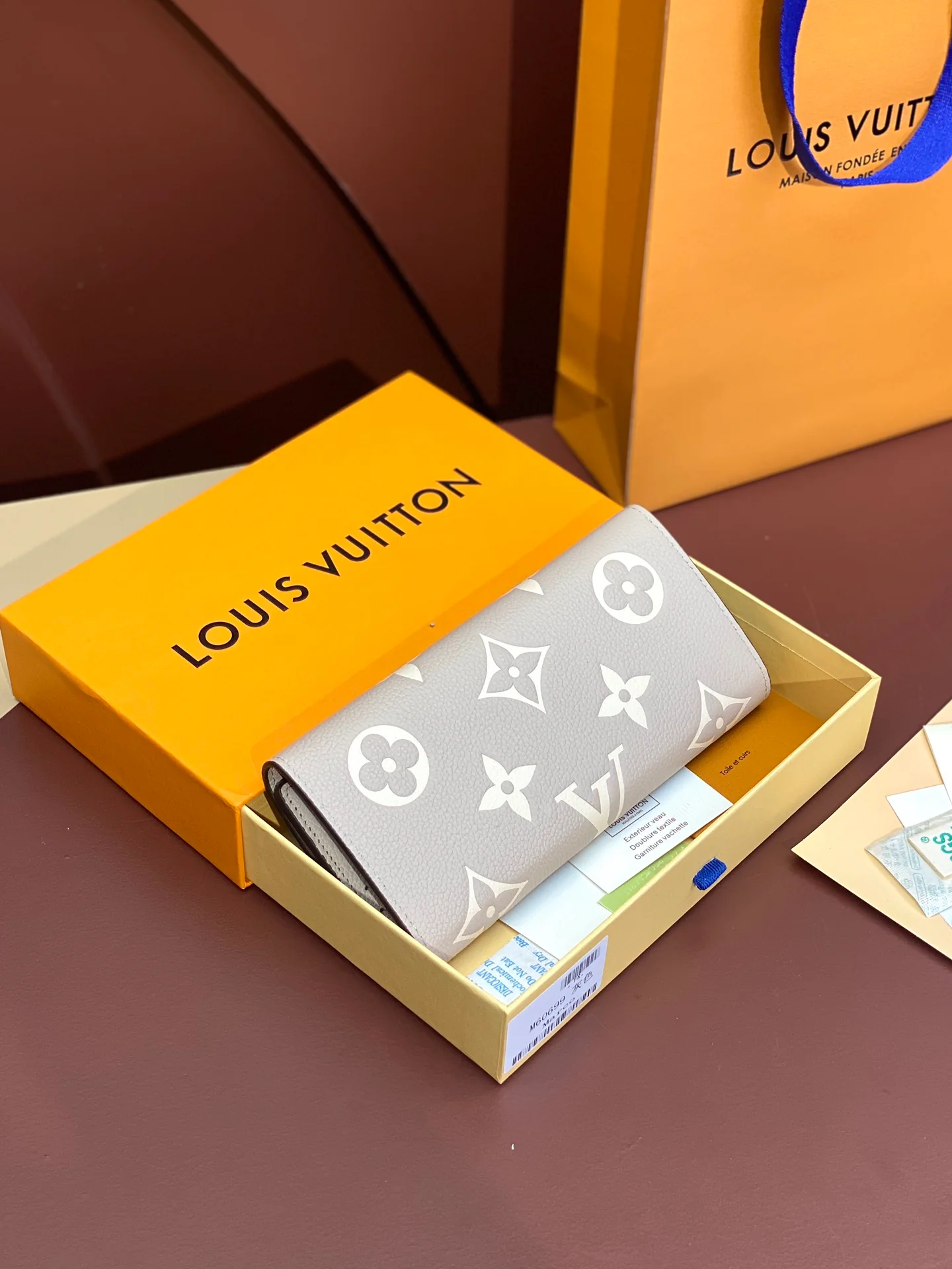 LV-m60699-Длинный трехсекционный кошелек-Серый