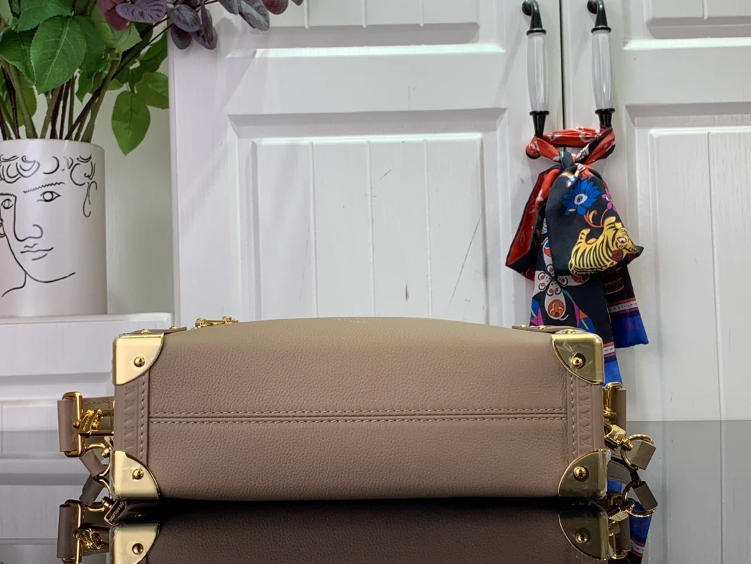 m83080-LV-side-trunk-pm chain bag-brown-1