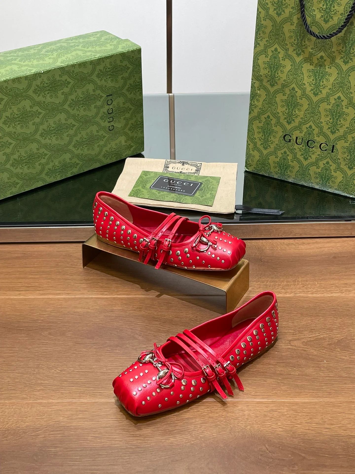 Туфли Gucci 2024 Studded Barre Shoes - красные