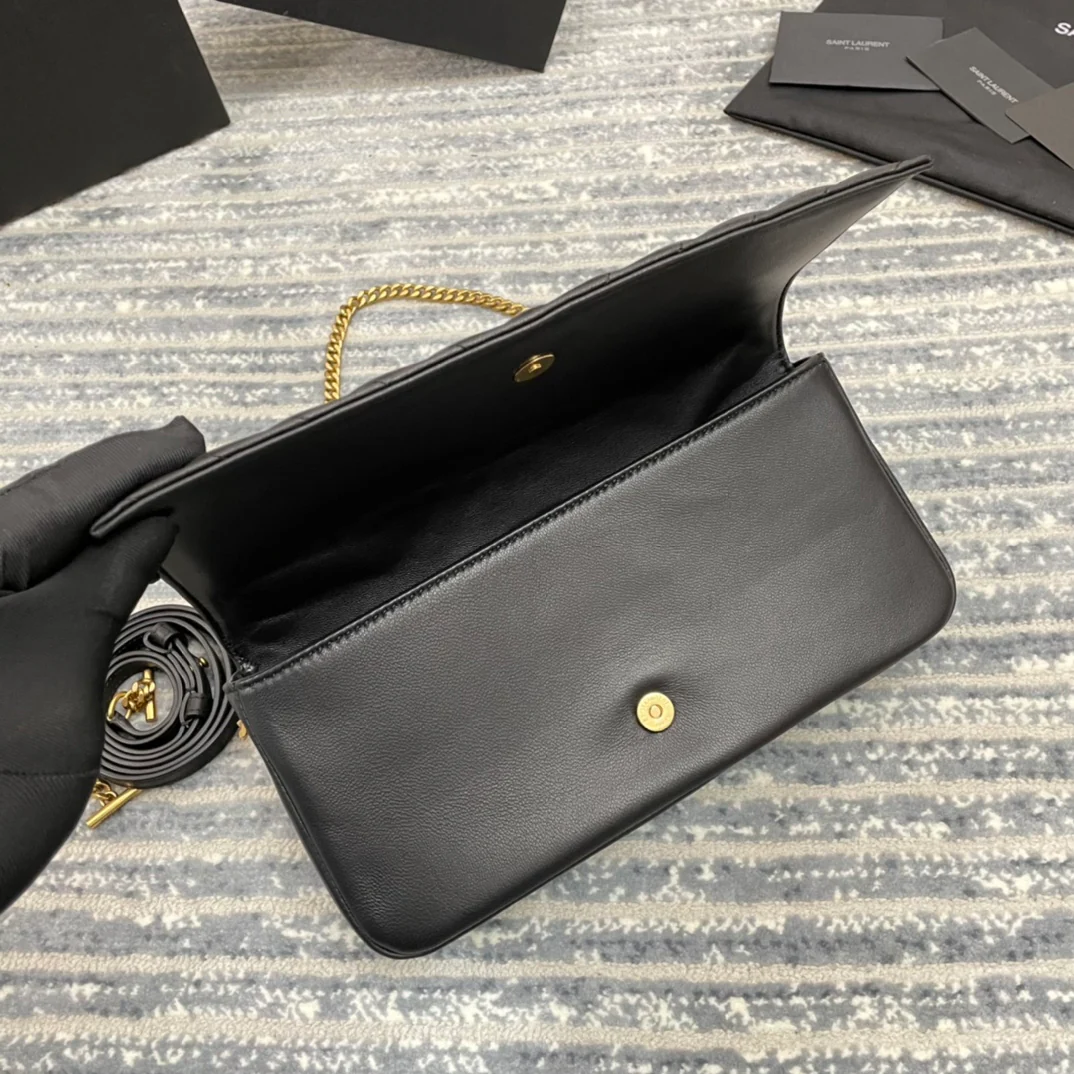 Стеганая сумка YSL Kate 99 из овечьей кожи — черная с золотой фурнитурой.