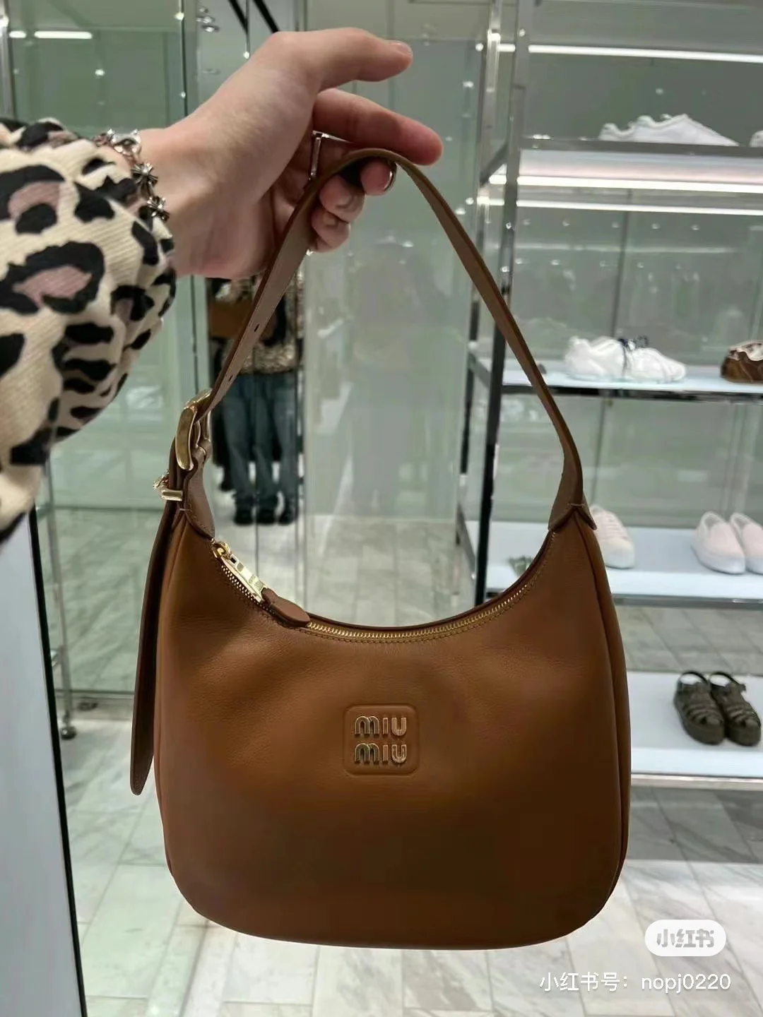 Miu Miu-5bc151 - Сумка-хобо из высококачественной телячьей кожи