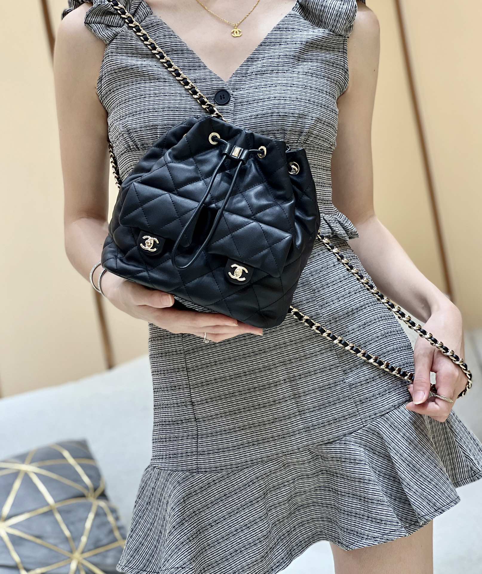 Рюкзак Chanel 23B — черный