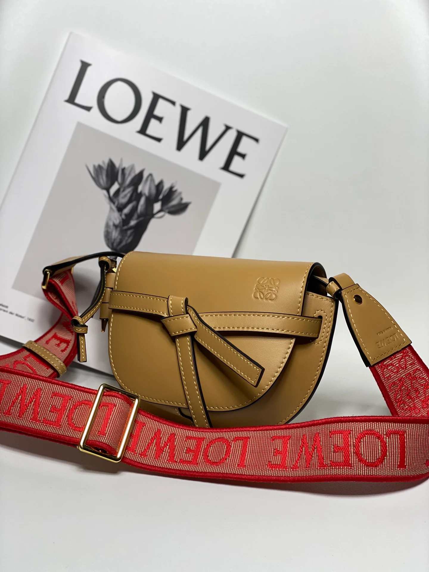 Сумка-седло Loewe-gate Letter с широким плечевым ремнем - мини