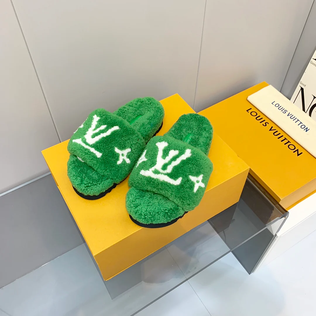Новинка ранней весны 2022 года от LV - Меховые тапочки - Зеленые
