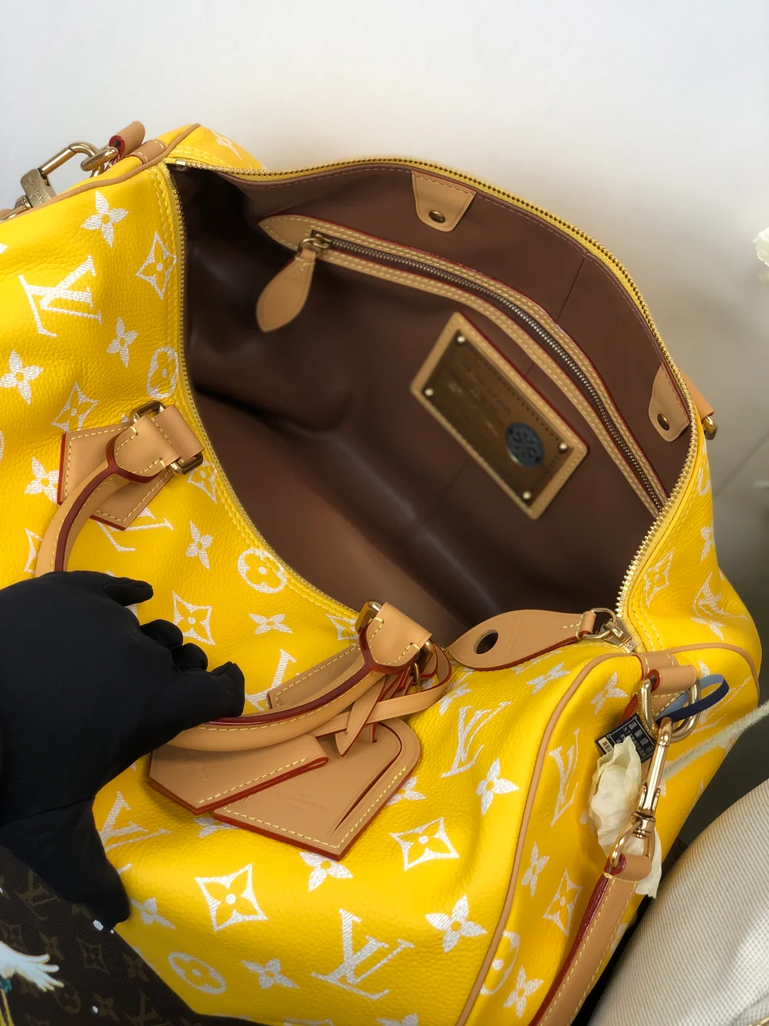 LV???????????Солнечно-желтый