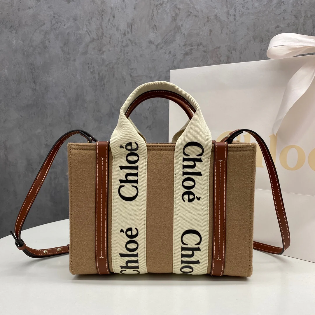 Сумка-тоут Chloe Woody, маленькая, бархатная, цвет ?Молочный чай?.