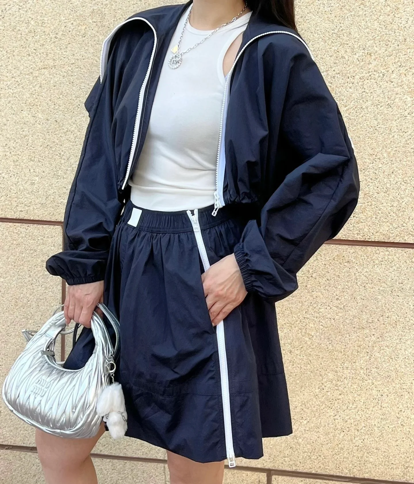 Сумка Miu Miu Wander — маленькая, из овечьей кожи — серебристая — Носите и делитесь