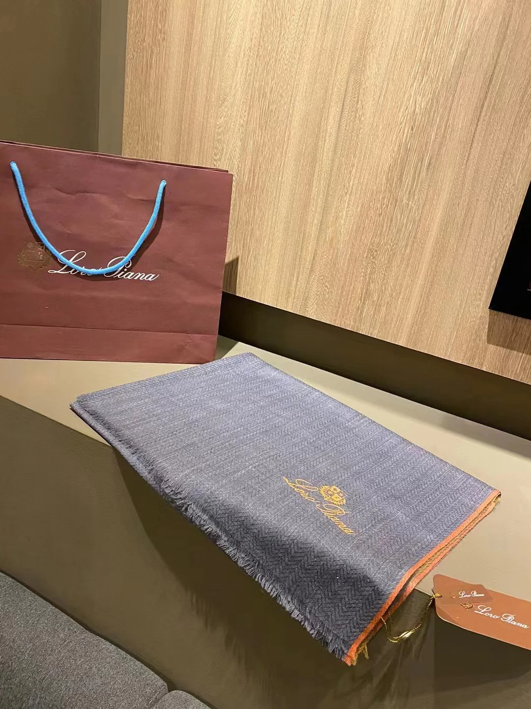 Loro Piana - Настоятельно рекомендуется - Кашемировый шарф из кашемира однотонного цвета в елочку (100 нитей) - 200 отрезков кашемировой пряжи - 90-200 см - 1