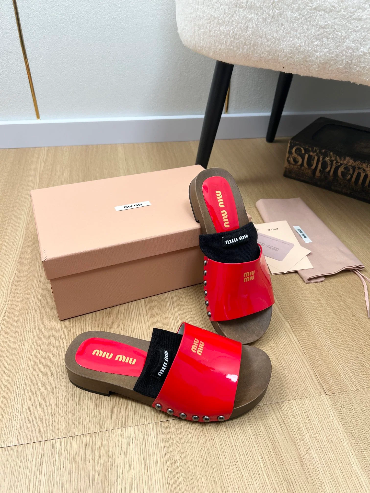 Деревянные тапочки Miu Miu 2024 - cj-6nk4