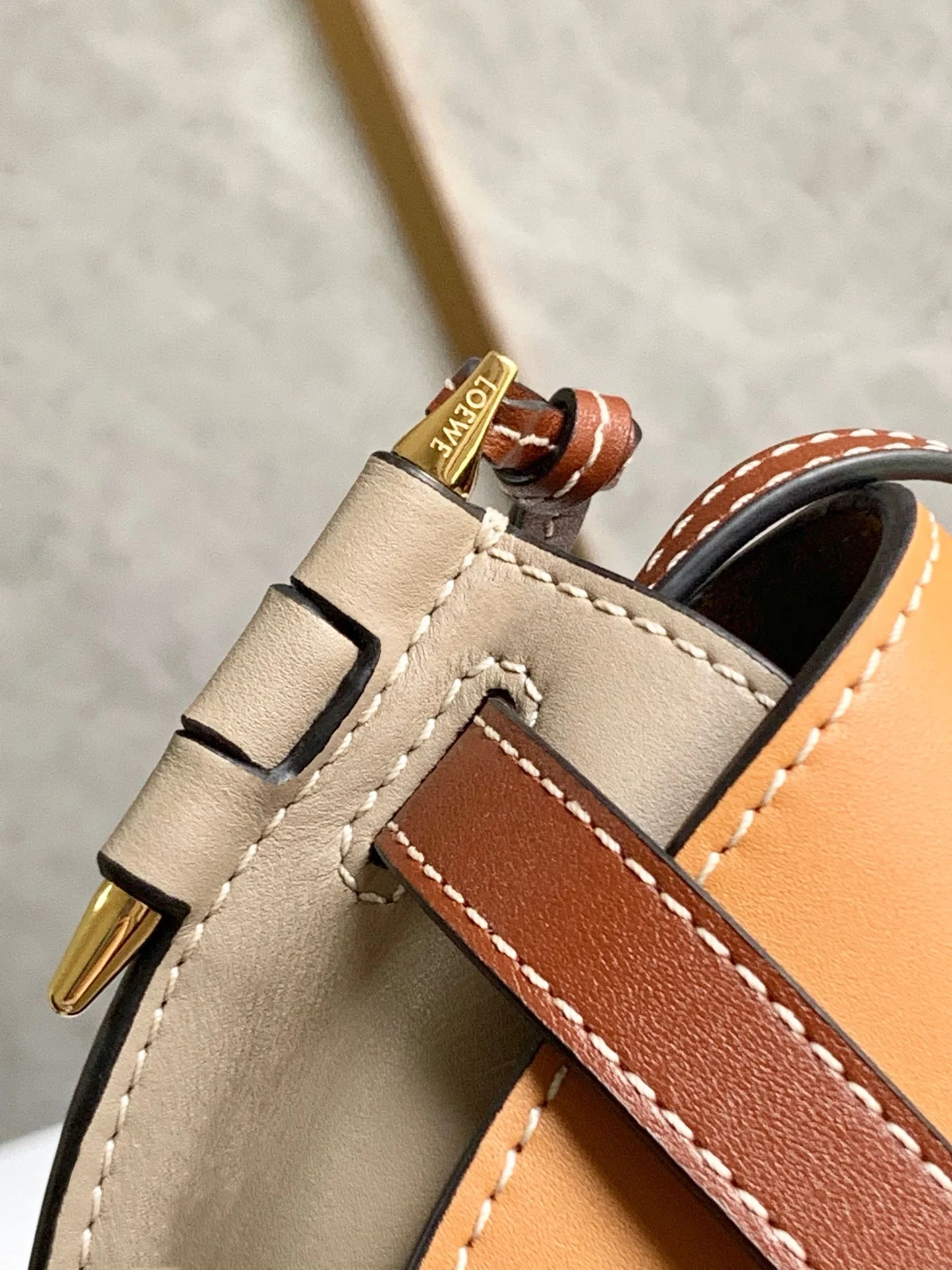 Loewe-gate-mini-21x12-5x9-5-cm-7