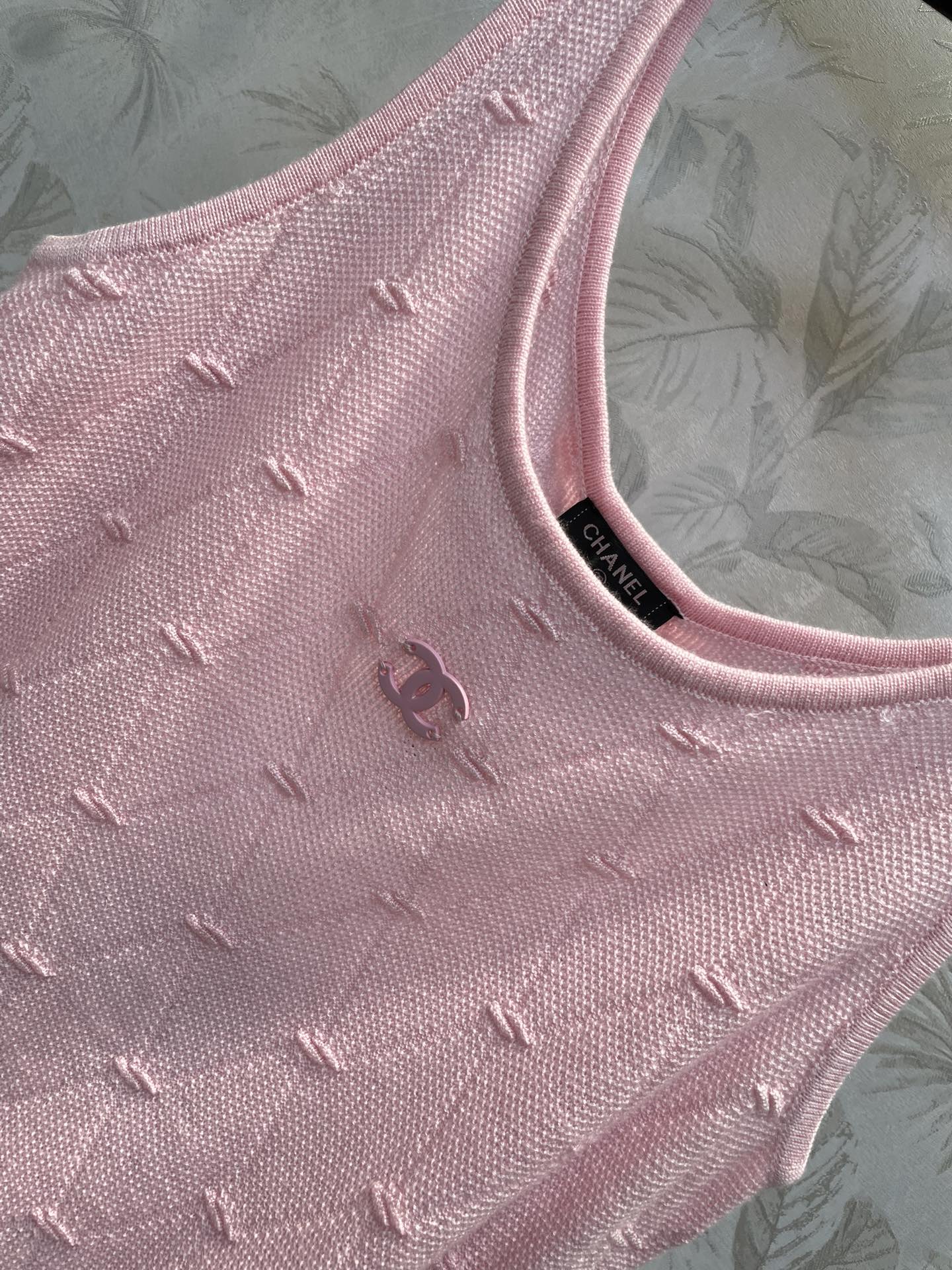 Chanel - 2403-24 Новинка ранней весны: длинный жилет из жаккардовой вязки с ромбовидным узором - розовый