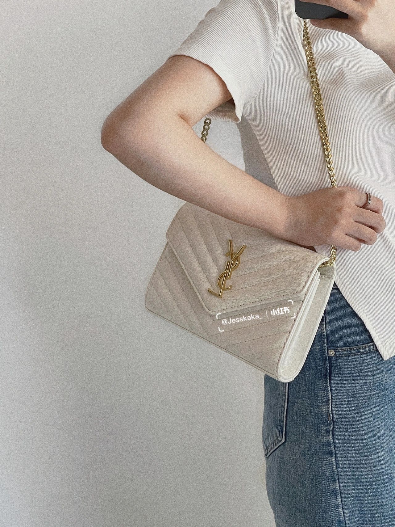 Часы YSL Monogram Caviar WOC — кремово-белые с золотой пряжкой — 22 см