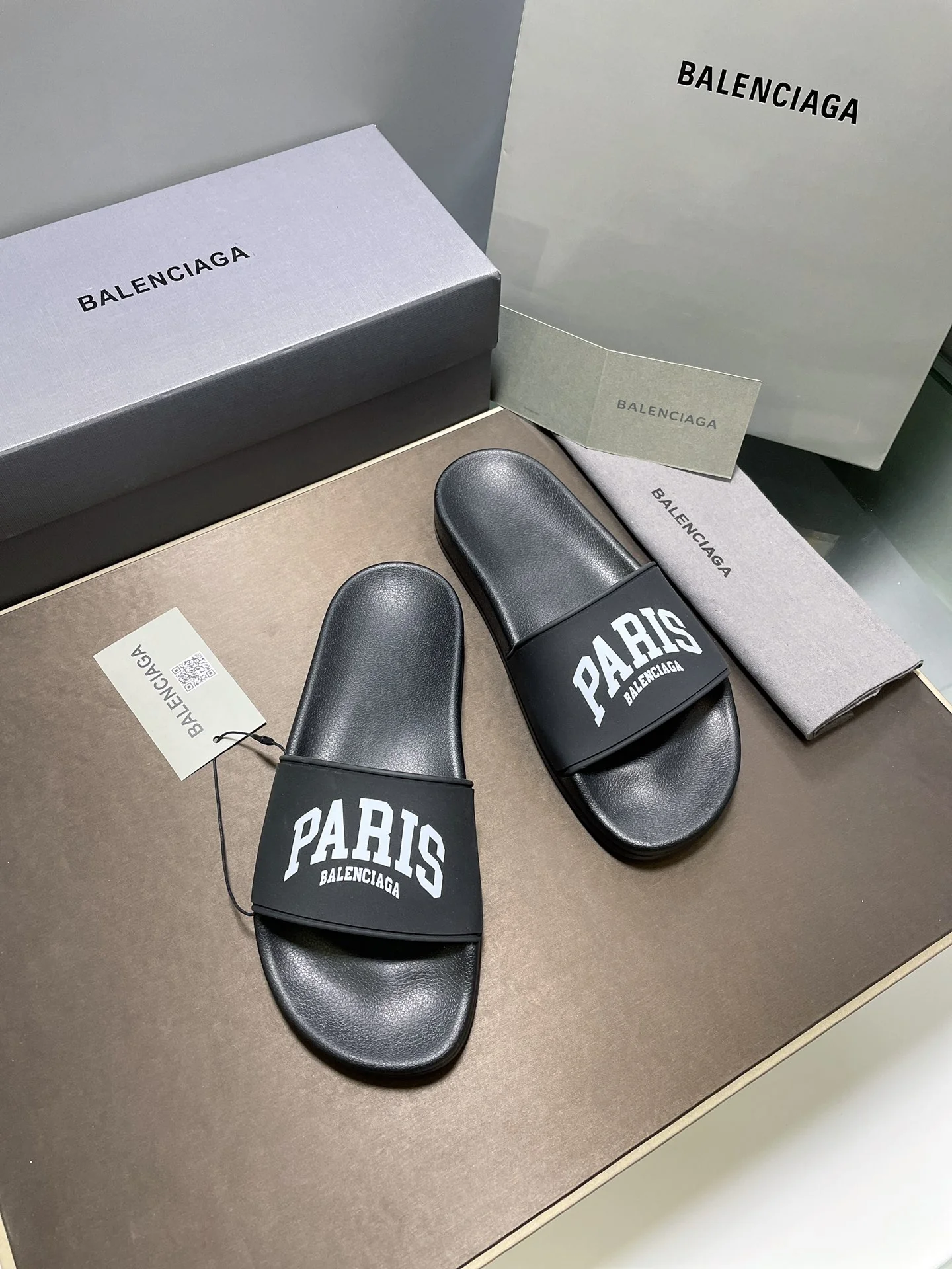 Balenciaga - Новая модель 2022 года - Тапочки с эффектом памяти и улучшенной упругостью - 1