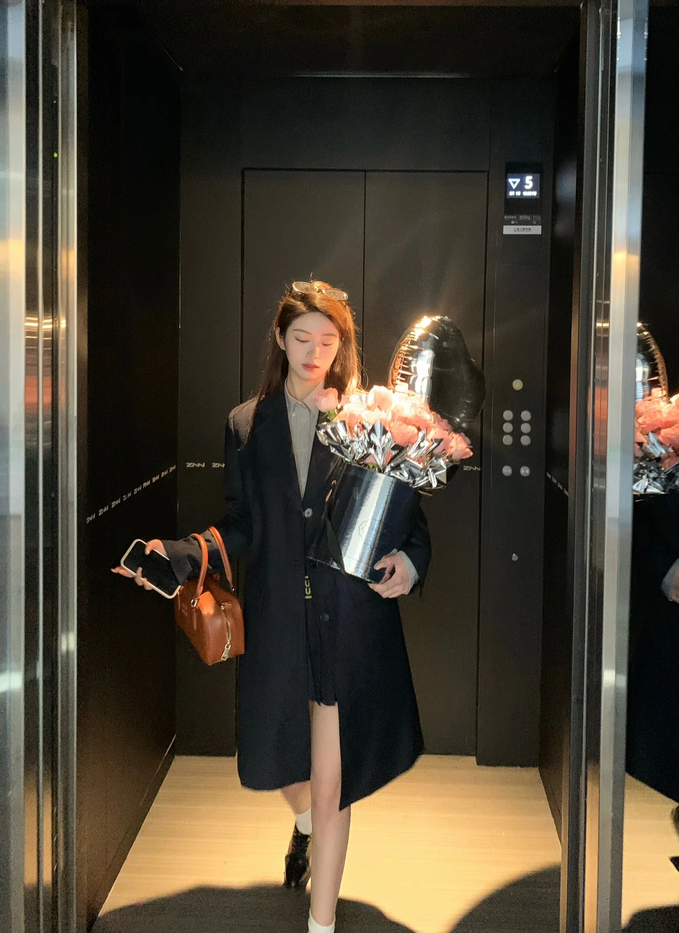 Miu Miu-2404-24ss-Весна/Лето Miu Темно-синее повседневное длинное пальто для костюма