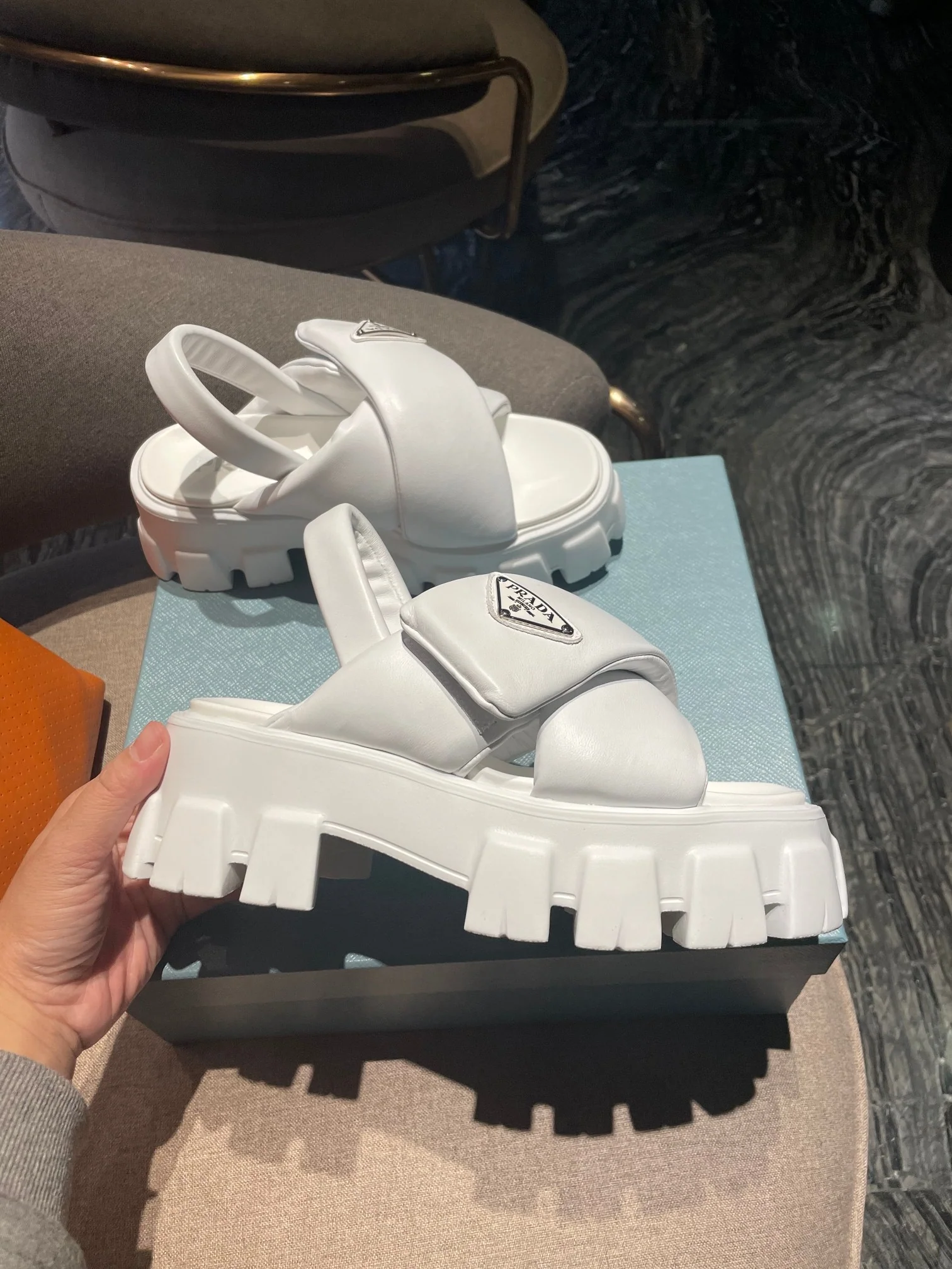 Новинка весны 2023 года от Prada - Сандалии 