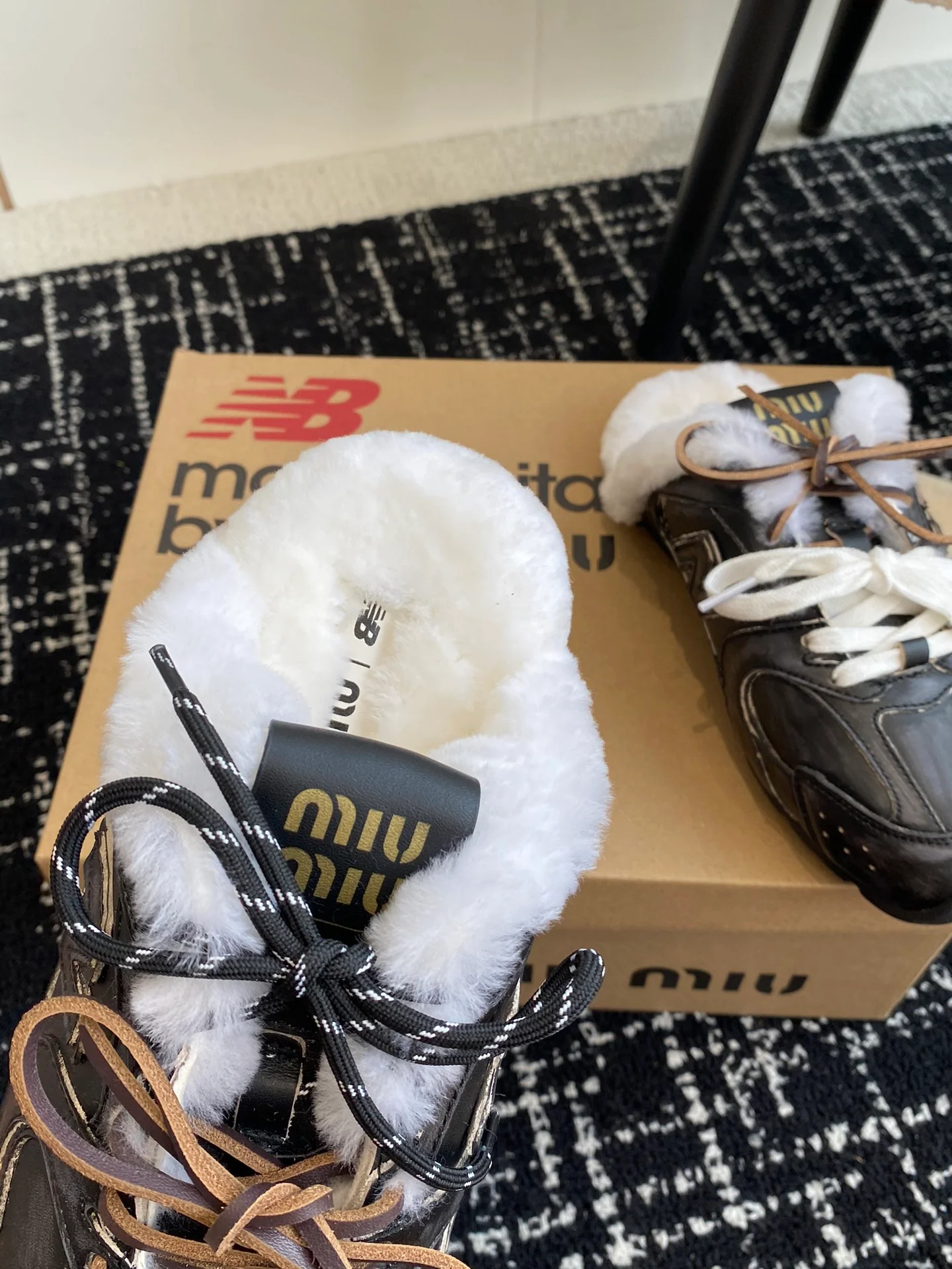 Шерстяные тапочки Miu Miu 2024 - черные