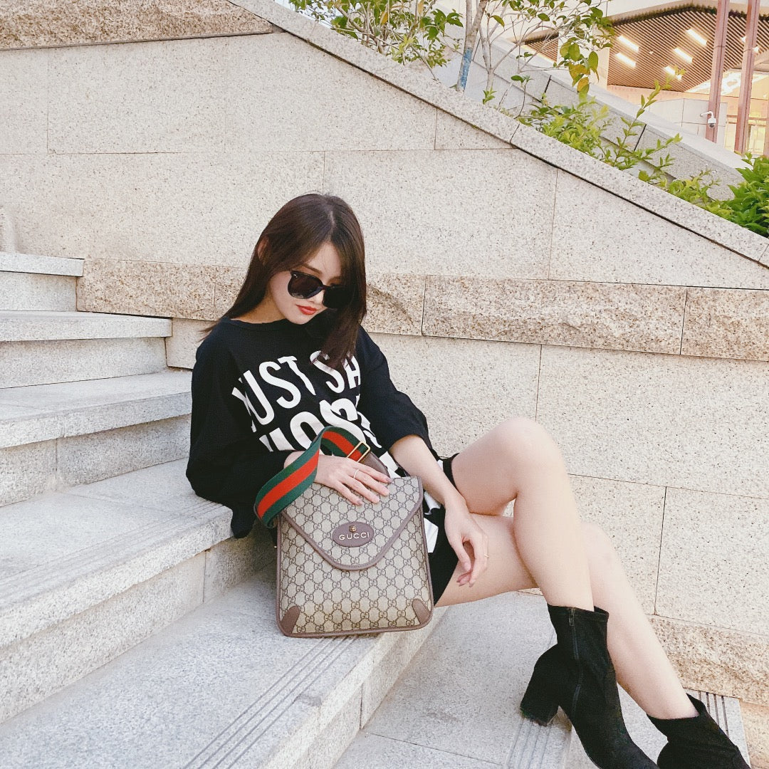 Gucci-老花斜背包