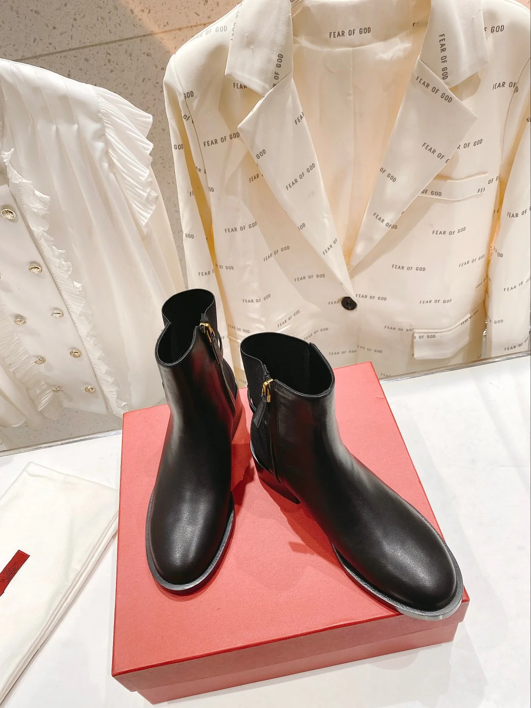 Valentino - Ботильоны на низком каблуке - Черные