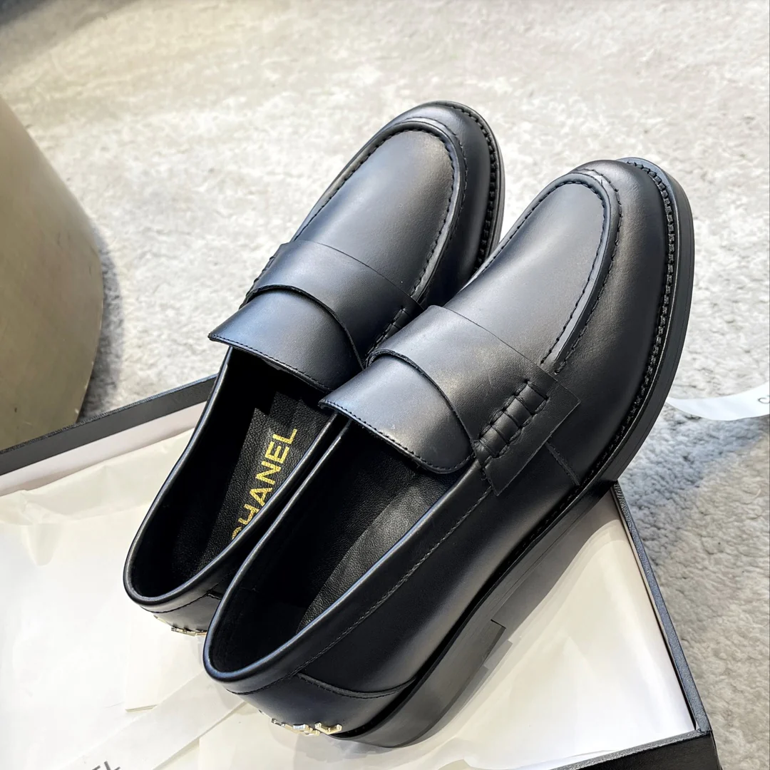 Новинка сезона весна/лето 2023 от Chanel — лоферы из серии Goddess.