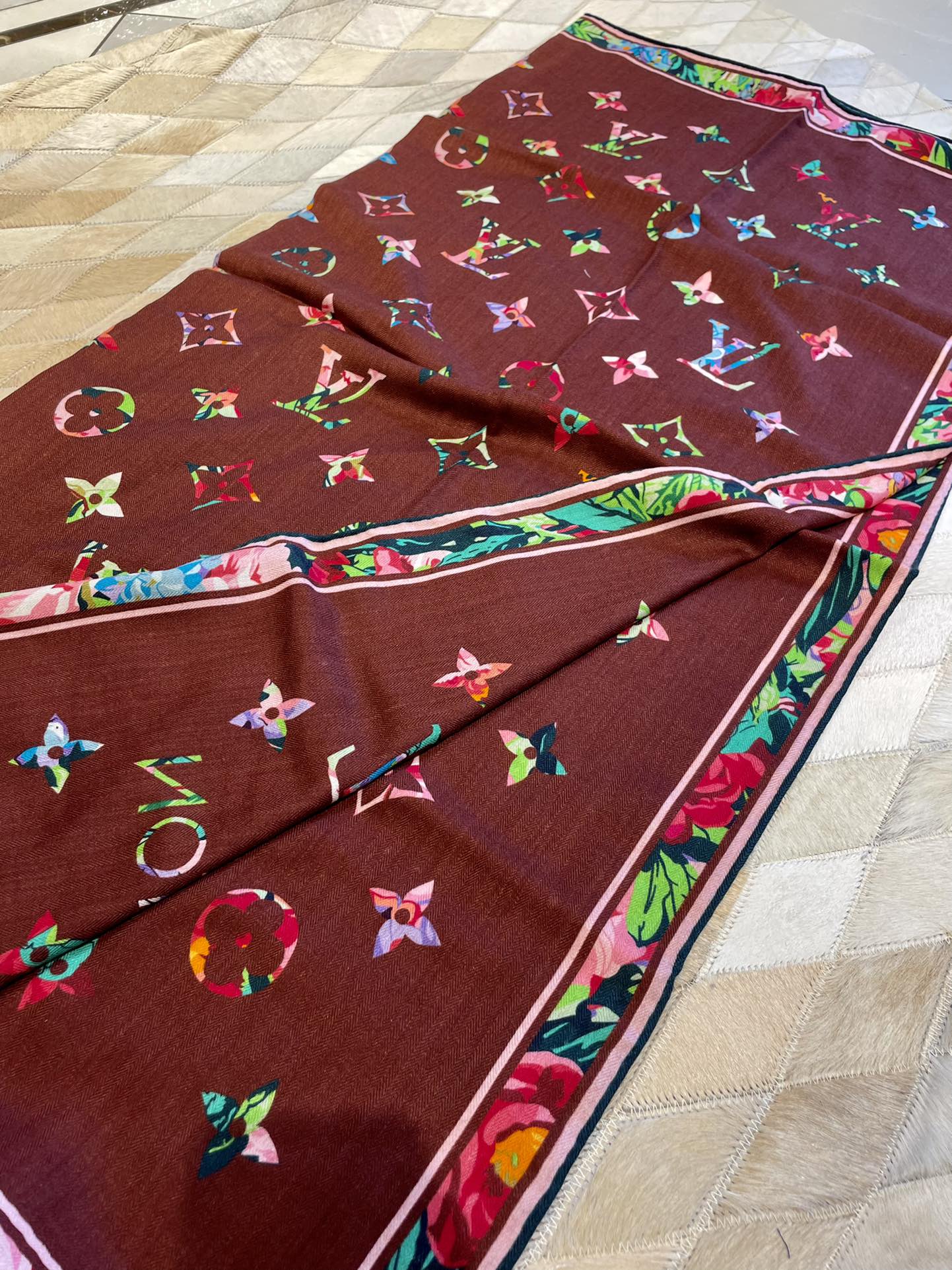 Шелковый платок LV Garden 110 см