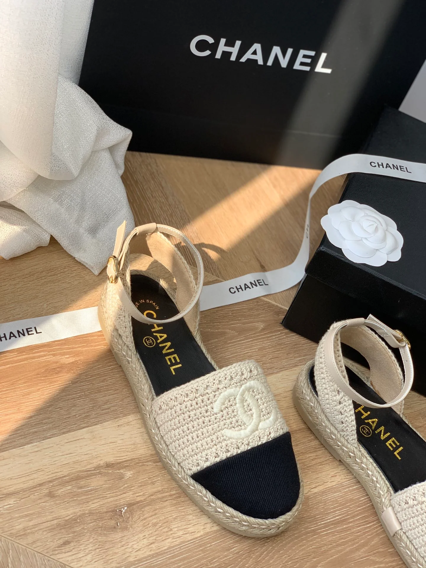 Соломенные сандалии Chanel - 2 шт.