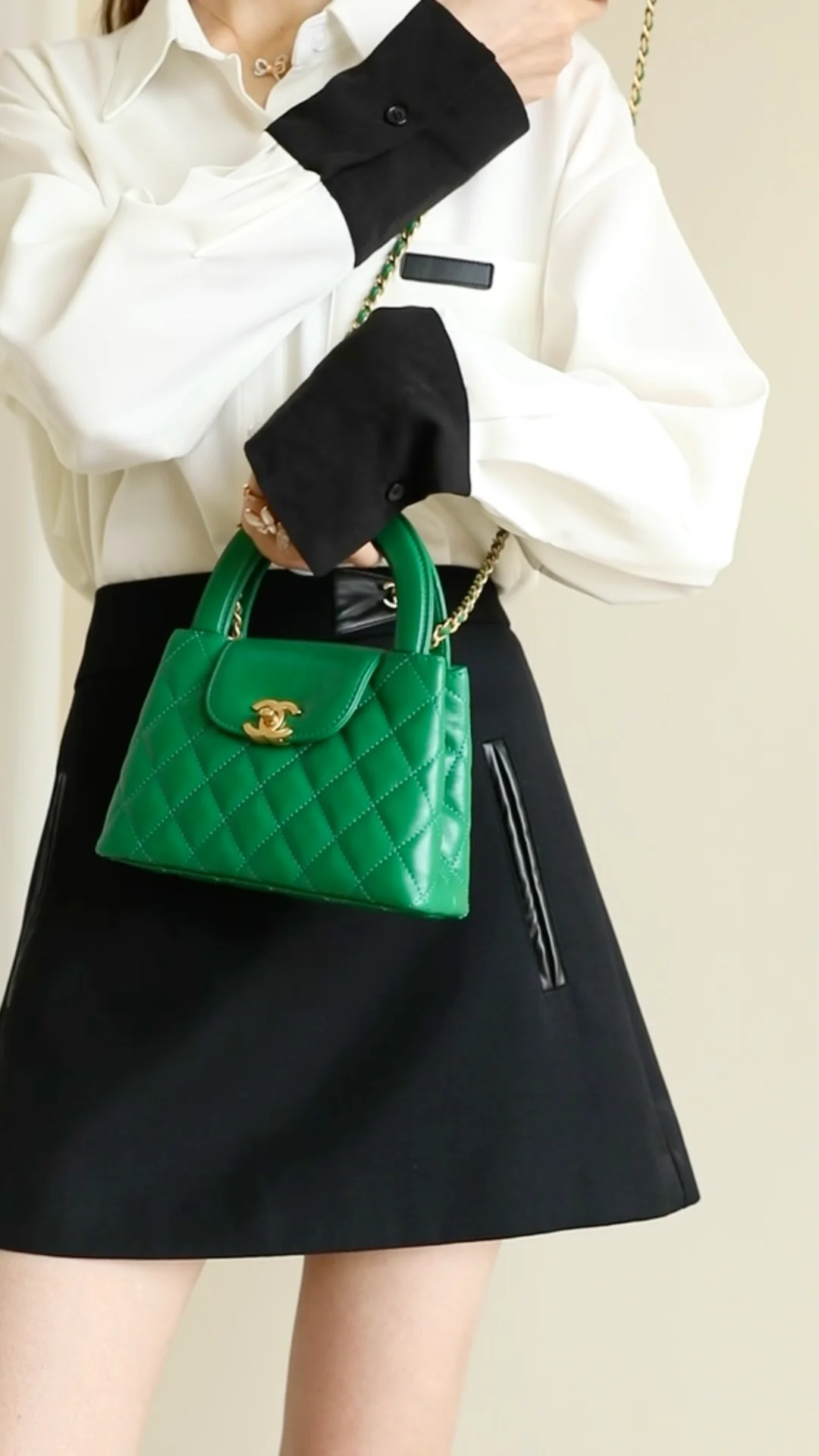 Сумка Chanel Kelly Chain, большая, изумрудно-зеленая.