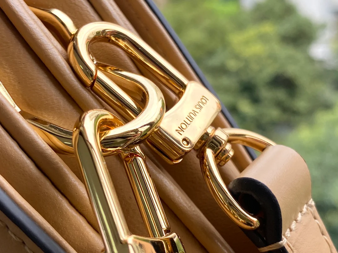 lv-m57745-camel-rendez-vous-сумочка