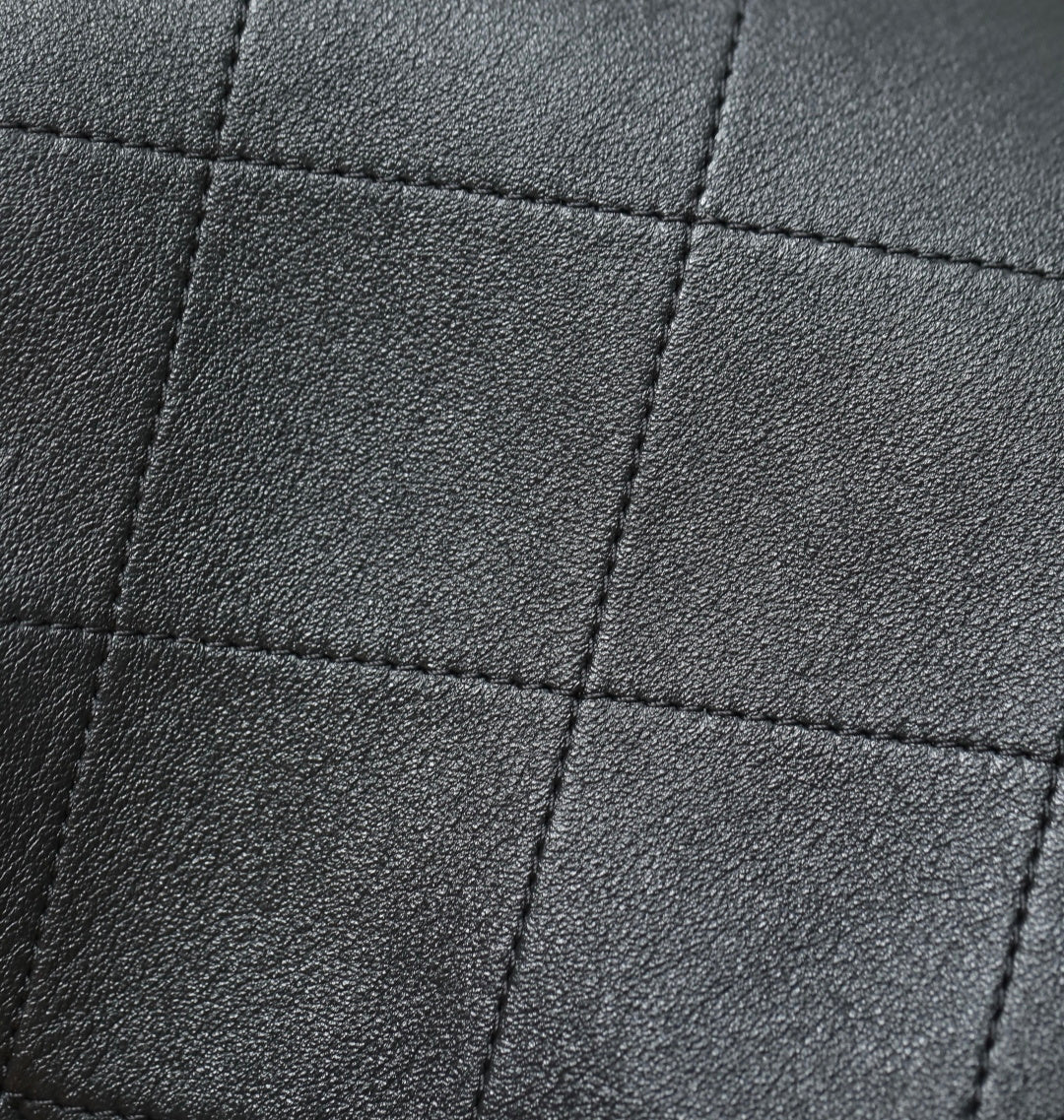 Chanel - ??? - Горизонтальная сумка-шоппер из телячьей кожи - Черная с золотой фурнитурой