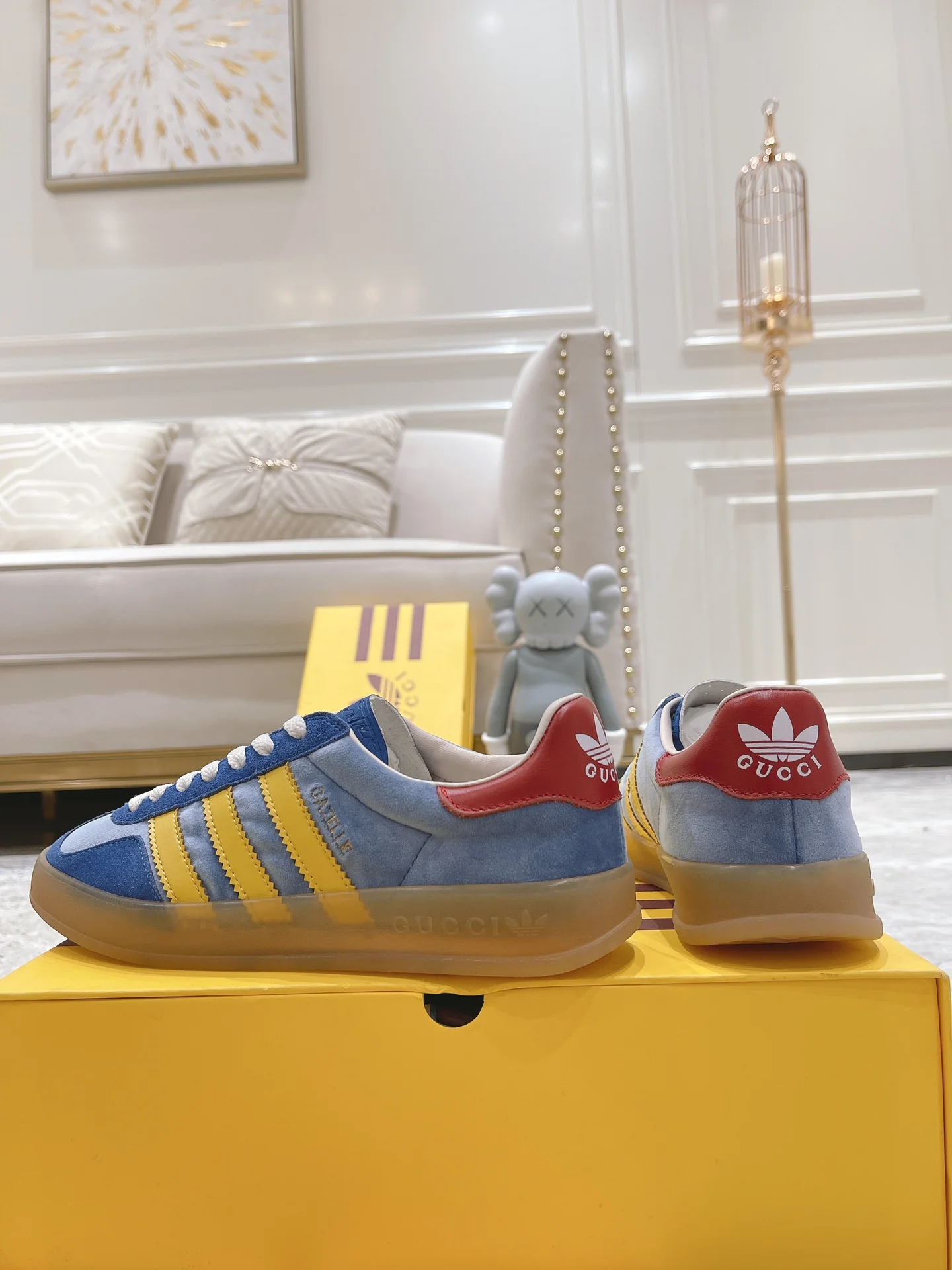 Новинки осенне-зимней коллекции Gucci 2022 — образ с подиума Недели моды — немецкие кроссовки для тренировок — коллаборация.