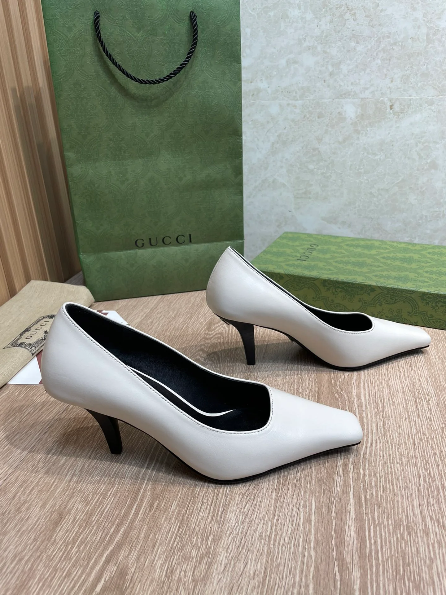 Туфли-лодочки Gucci 22ss с квадратным носком на шпильке - белые